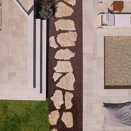 Aurora Villa *