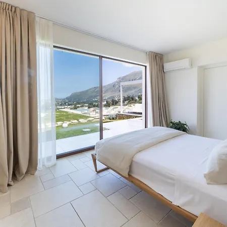 Aurora Villa *